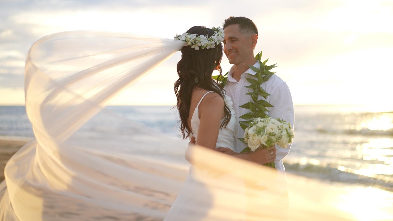 Eloping couple on Oahu's North Shore