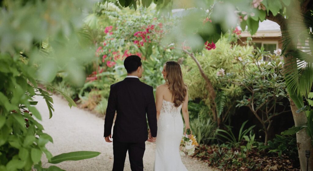 Wedding couple at Male'ana Gardens on Oahu